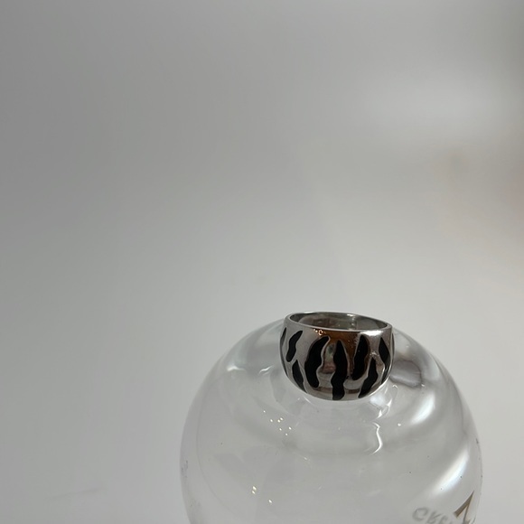 Silver tone with black enamel ring size 6 - Picture 1 of 10
